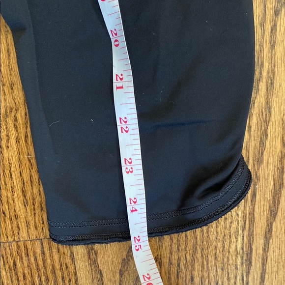 Black, cropped Lululemon leggings with pockets, ruched bottoms and zipped pocket - Picture 13 of 15